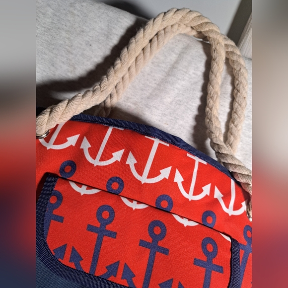 Red and Blue Anchor Tote/Beach Bag with Rope Handle Exterior Pocket Insulated - Picture 3 of 4